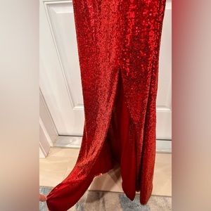 Formal wedding dress lightweight. Bright red.